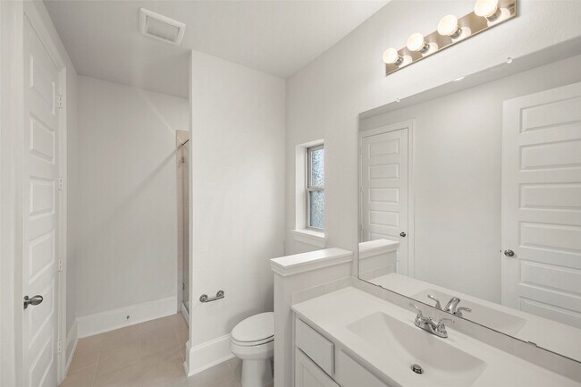 Building Photo - 21215 Central Vly Ln