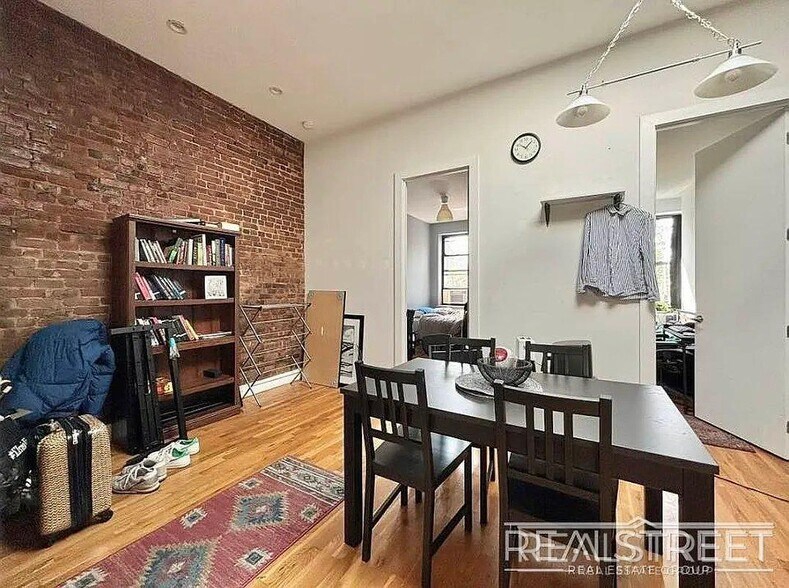 Building Photo - Gorgeous 3 Bedroom with private Garden in Prime Bushwick!