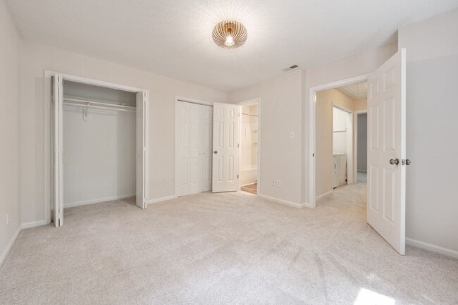 Building Photo - WOW!! Prime location and quite living in Charming 2brd 2.5 bath townhouse