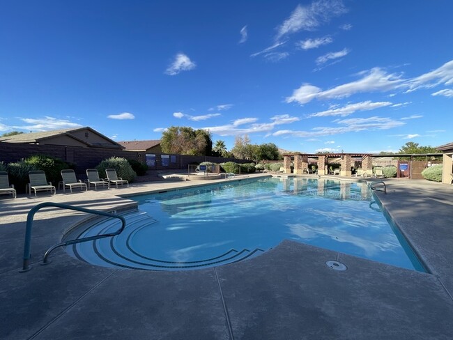 Building Photo - Carry Over Showing: This property has been...