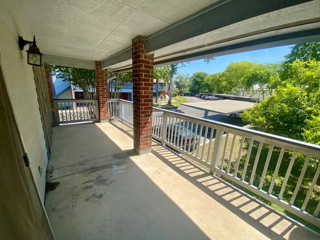 Building Photo - *2/1 Condo ~ Gated Community/Great Locatio...