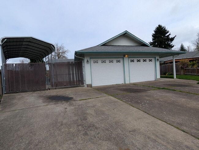 Building Photo - Great 4bed/2 bath home in west Eugene!