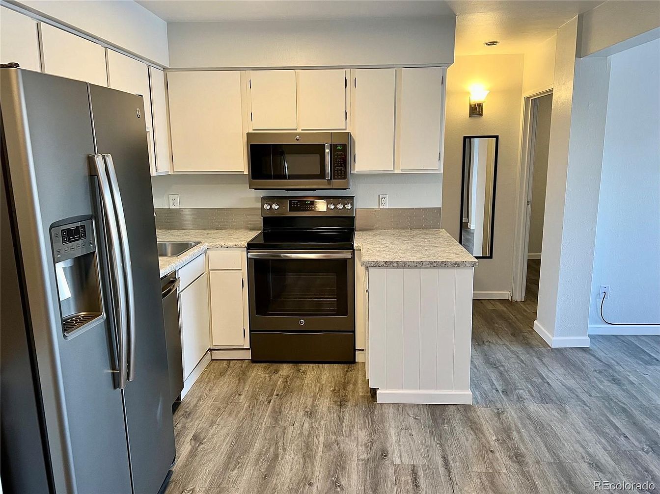 Kitchen - 5995 W Hampden Ave