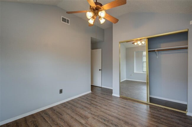 Building Photo - 4718 Brooklawn Dr