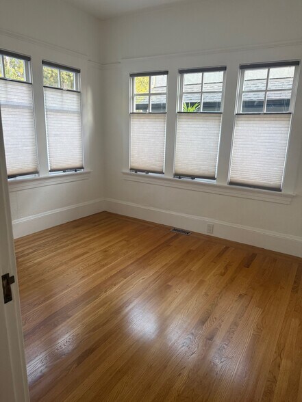 Back Bedroom - 28 Croxton Ave