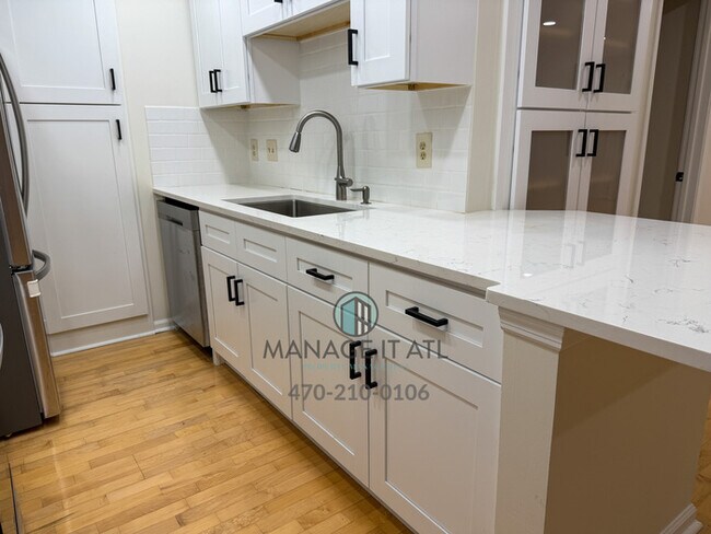 Building Photo - 2 bedroom condo in Atlanta in gated community