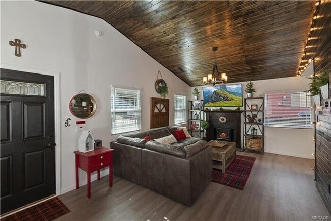 Building Photo - Move-In Ready 2 Bed / 2 Bath + Bonus Room & Den/Office