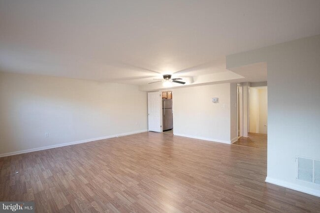 Building Photo - 8132 Sleepy View Ln