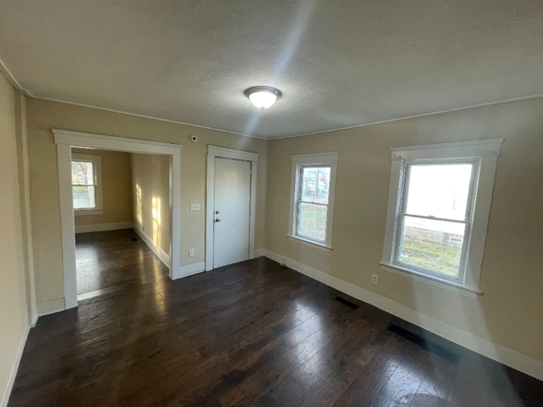 Building Photo - 119 E 32nd St