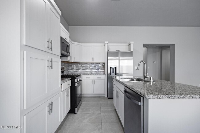Building Photo - 701 Paseo Musical St