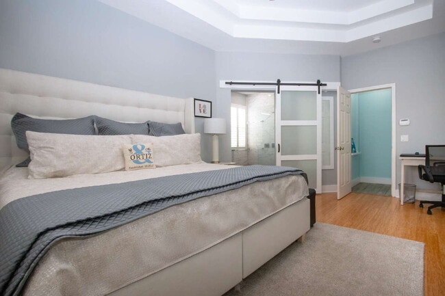 Building Photo - Luxurious 4-Bed Oasis with Outdoor Kitchen...