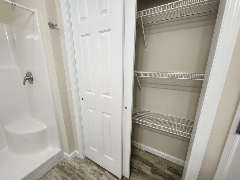 Building Photo - 60 Nicholas Ln