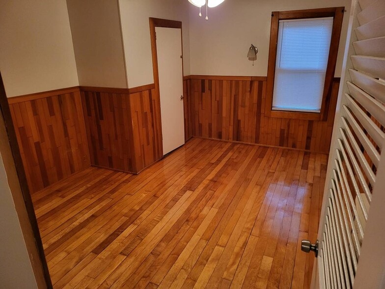 Building Photo - 517 Summer St