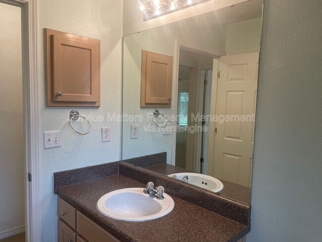 Building Photo - 6940 Hardwood Ct