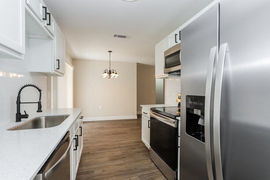 Building Photo - 1038 Bridlewood Way