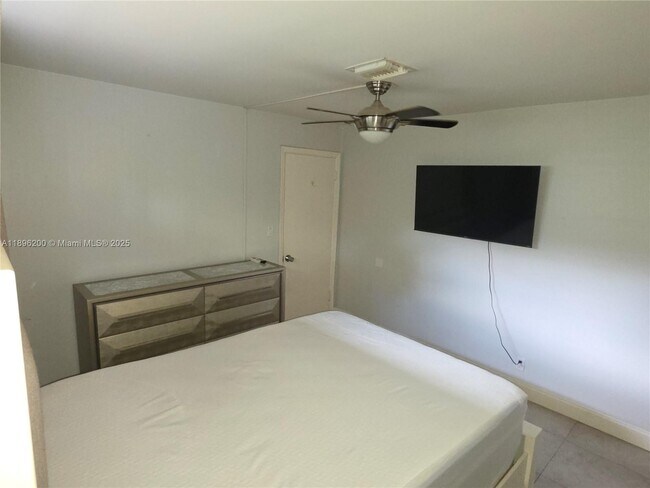 Building Photo - 690 NW 68th Ave