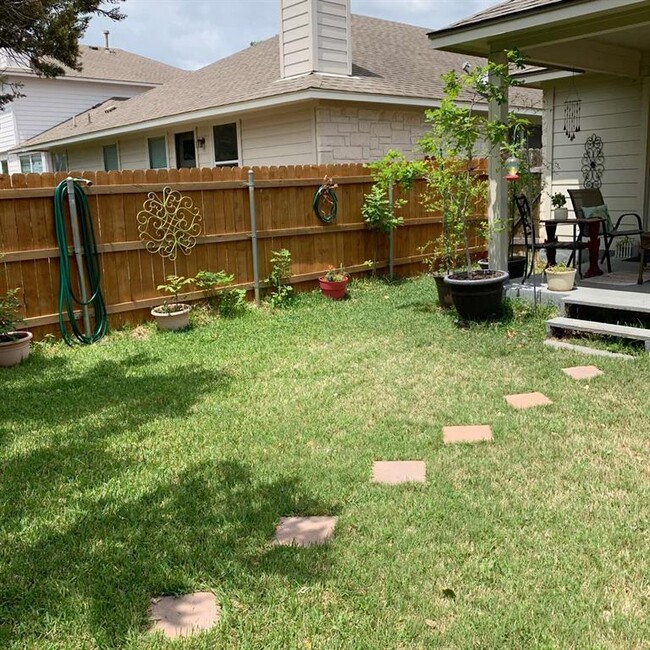 Building Photo - 1322 Tumbling River Dr