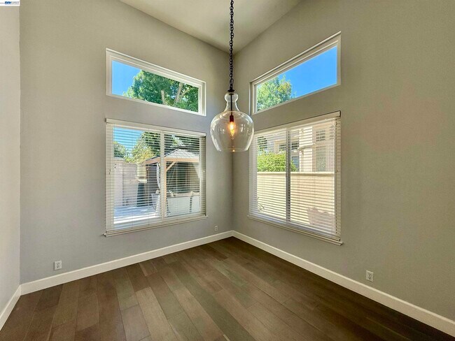 Building Photo - 4238 Diavila Ave