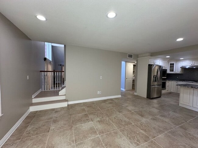 Building Photo - Stunning Newbury Park Home in model condit...