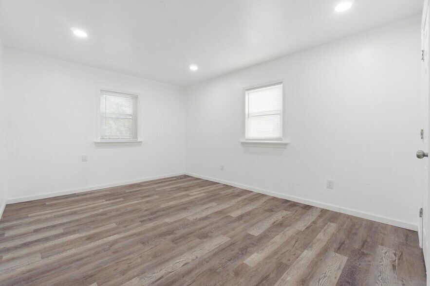 Building Photo - 130 Elmwood Ave