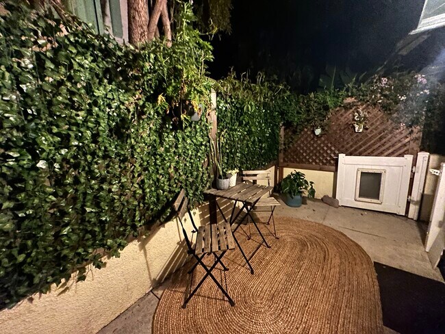 Building Photo - 2026 Holly Hill Ter