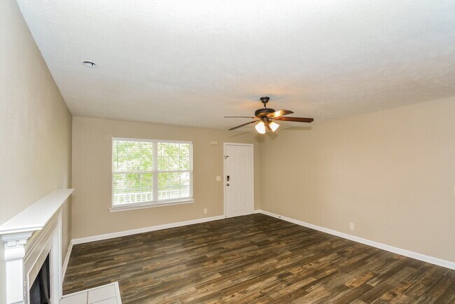 Building Photo - 912 Tom Hailey Blvd