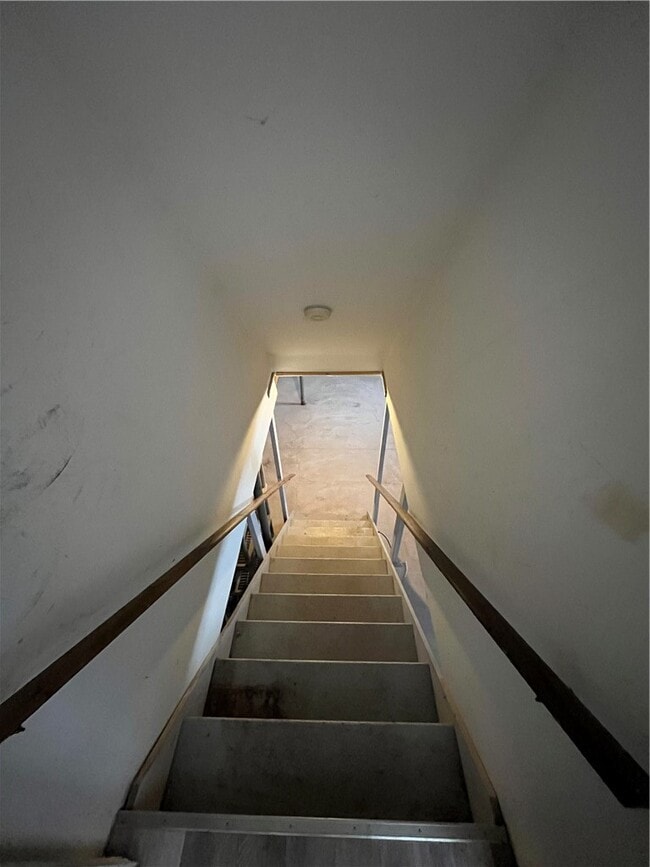 Building Photo - 7026 Lake Ave