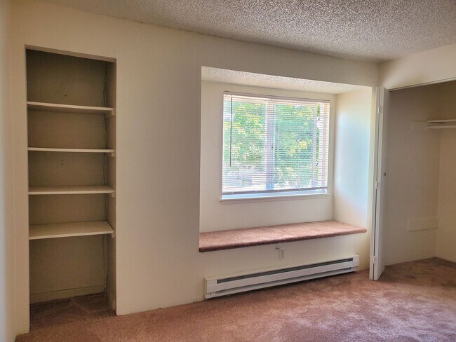 Building Photo - FG: 01010 E 35th