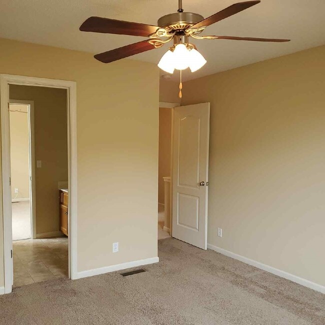 Building Photo - 425j Hawthorne Blvd