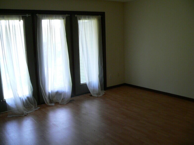 Building Photo - 2305 Clinton Ave