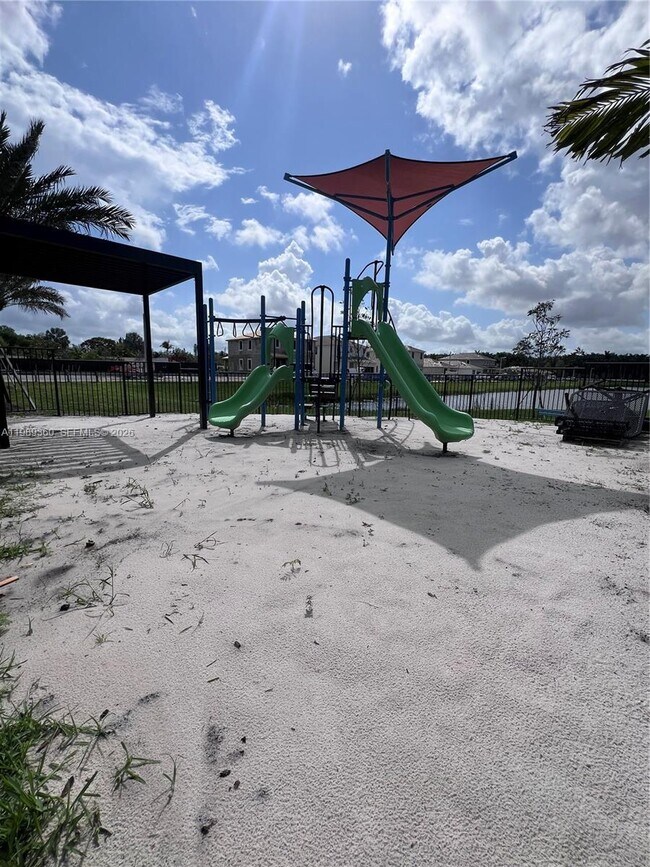 Building Photo - 4784 SW 72nd Terrace