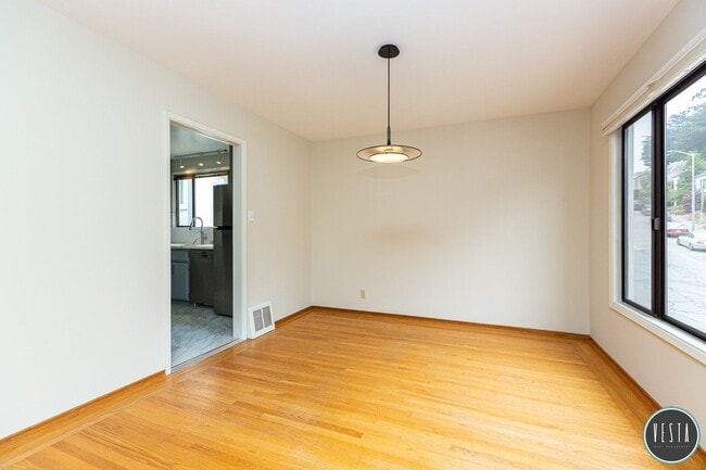 Building Photo - Exceptional Mid-Century 3BR Home in One of San Francisco's Hidden Gems