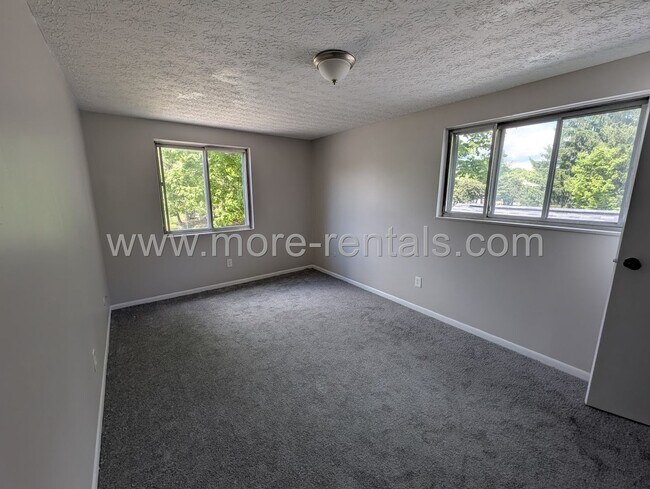 Building Photo - 2440 Burgandy Ln