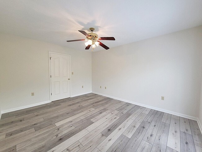 Building Photo - 330 Jones Ln