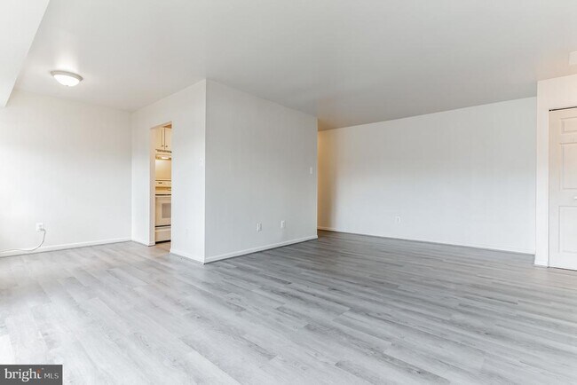 Building Photo - 7598 Gales Ct