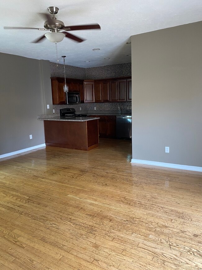 Building Photo - 327 38th St