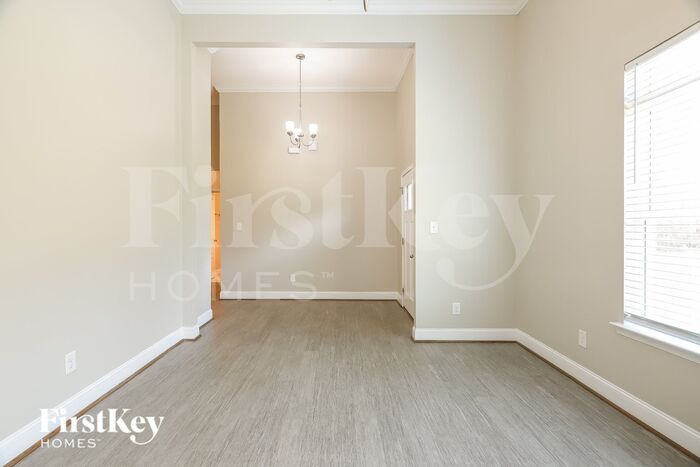 Building Photo - 165 Whispering Way