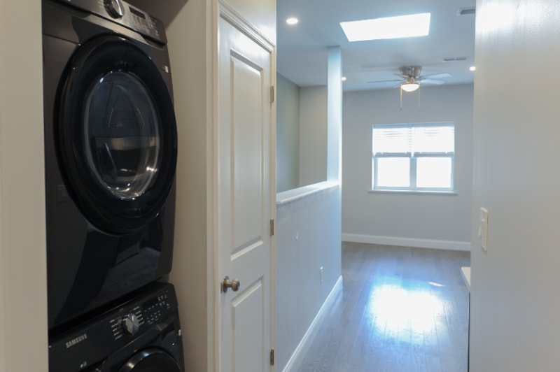 Building Photo - 719 Carpenter St