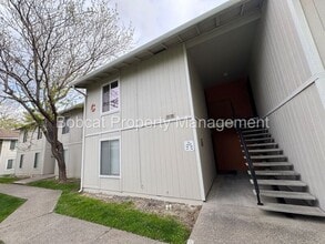 Building Photo - 400 S Saliman Rd