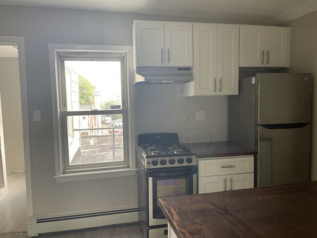 Building Photo - 298 Ivy Street