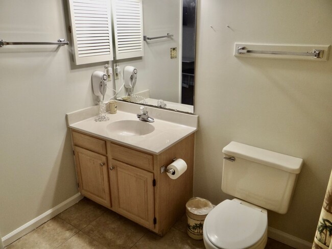 Building Photo - Utilities Included Seasonal Rental Availab...