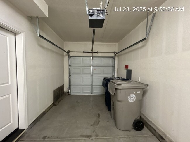 Building Photo - Supe Cute! Low Maintenance!