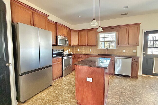 Building Photo - AVAILABLE NOW! (Small Pets Only)