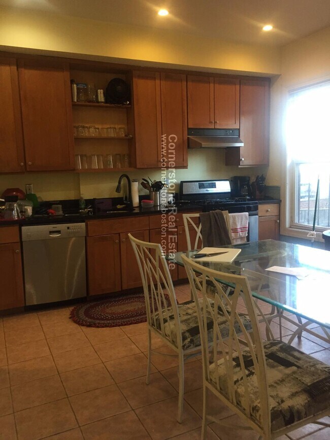 Building Photo - 17 Worthington St