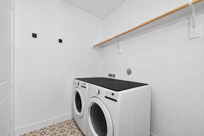 Building Photo - 7410 Wildrye Mdw Ln