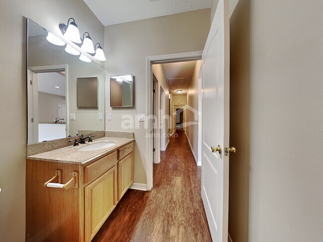 Building Photo - 3634 Meadowgreen Ln