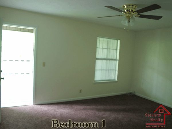 Building Photo - 404 Oriole Dr