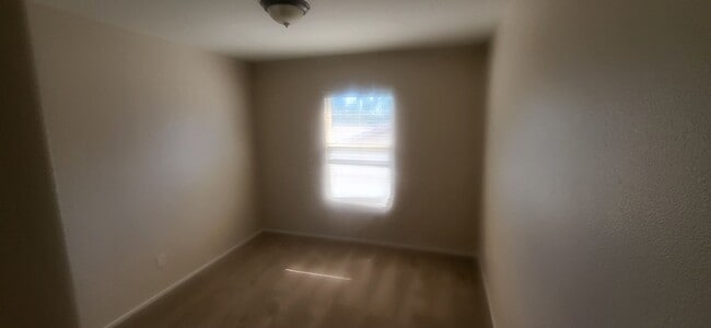Building Photo - 3 BR, 2.5 Bath + Loft & Office/Den