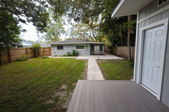 Building Photo - 1040 Charles St