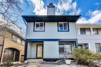 Building Photo - 3 bed + 2 Full + 2 half Bath - End Unit TH